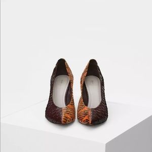 CELINE PHOEBE PHILO bicolor python pumps